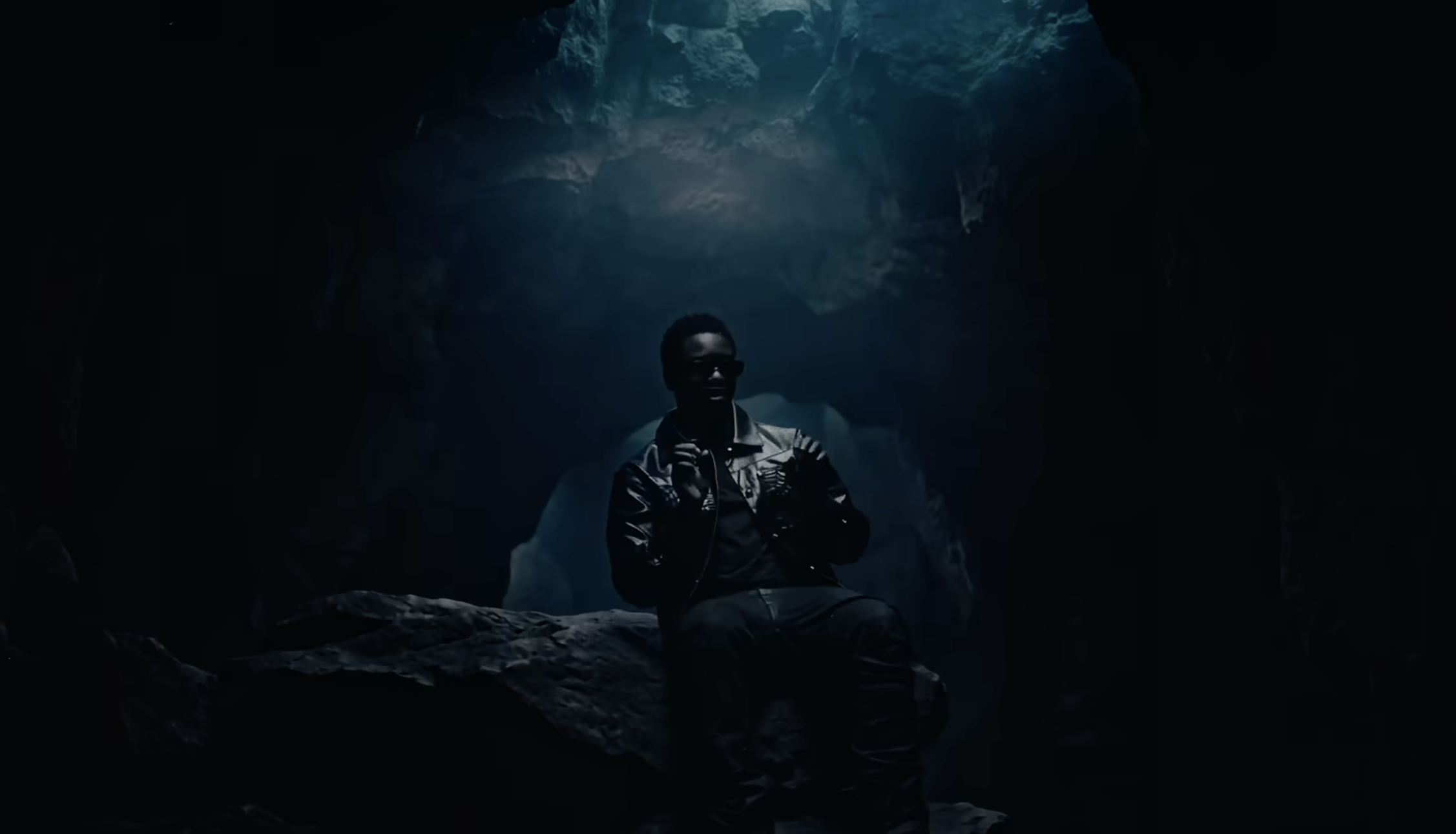 TVSLYM × Ninho — photographie de plateau 2